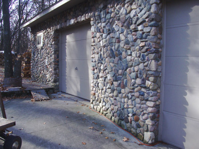 cut rock veneer wall